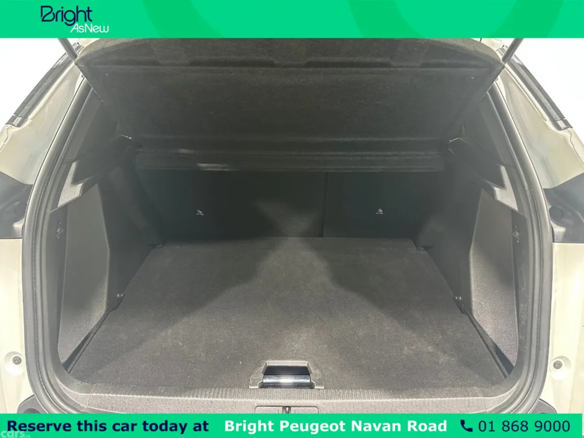 Peugeot 2008 MPV, Petrol, 2023, White