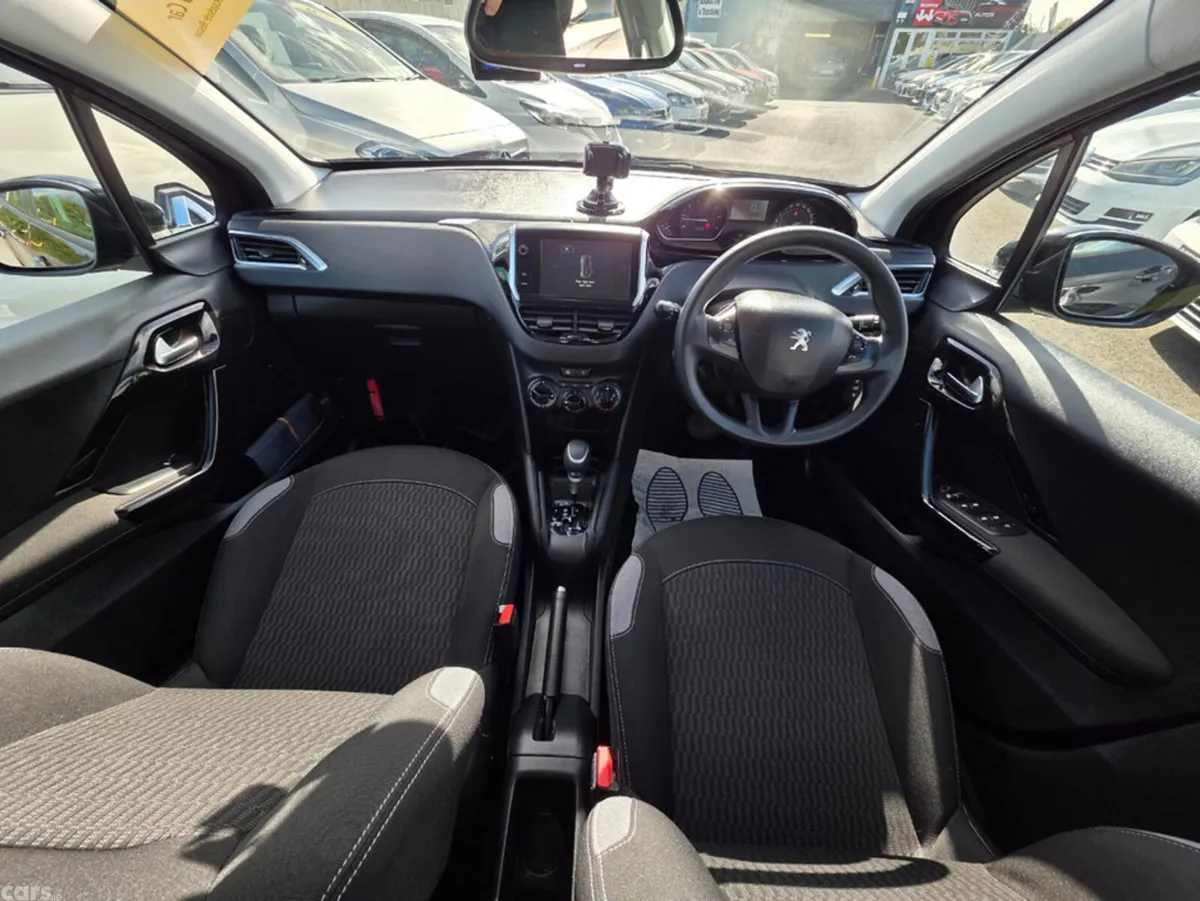 Peugeot 208 Hatchback, Petrol, 2016, Black