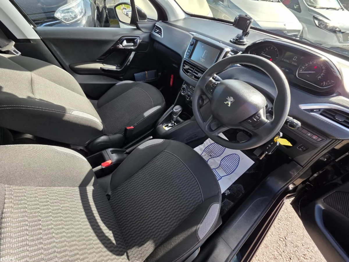 Peugeot 208 Hatchback, Petrol, 2016, Black