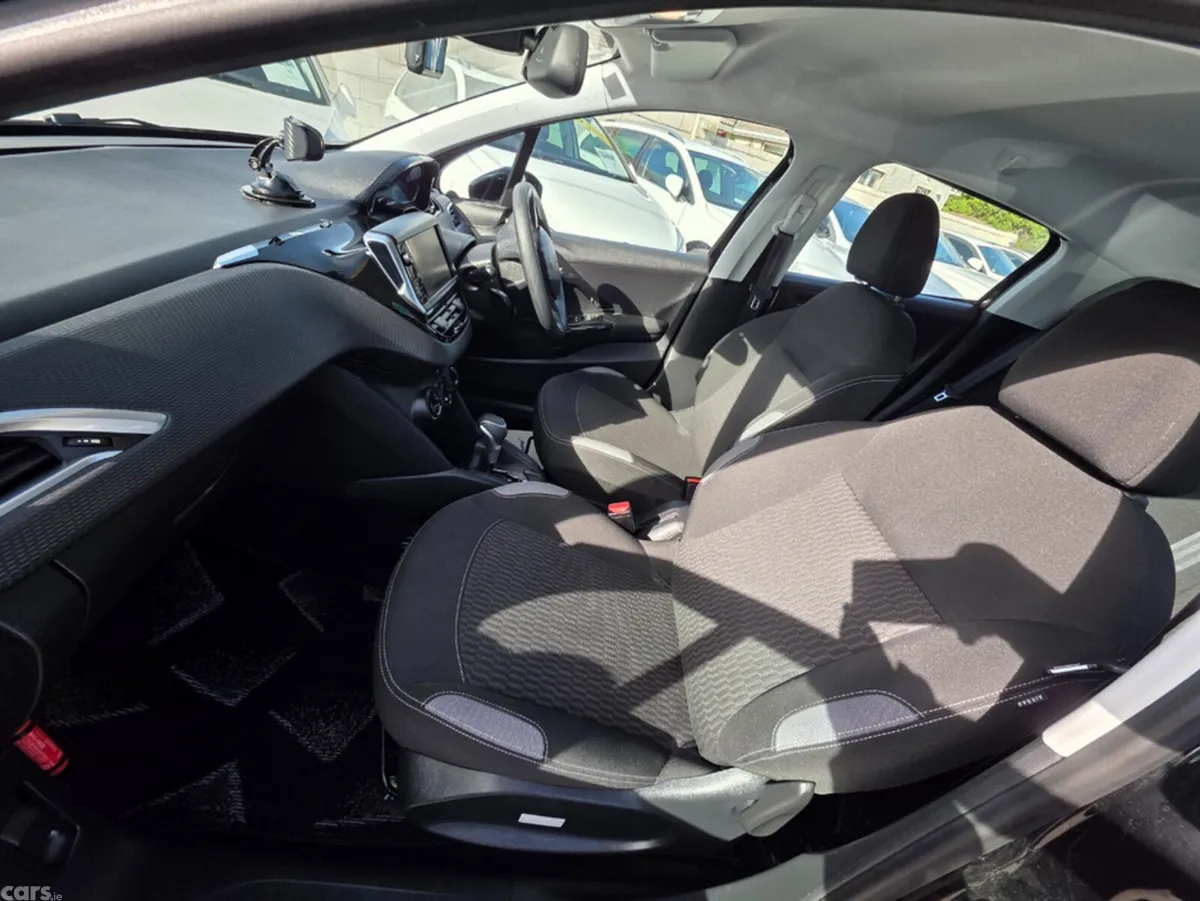 Peugeot 208 Hatchback, Petrol, 2016, Black