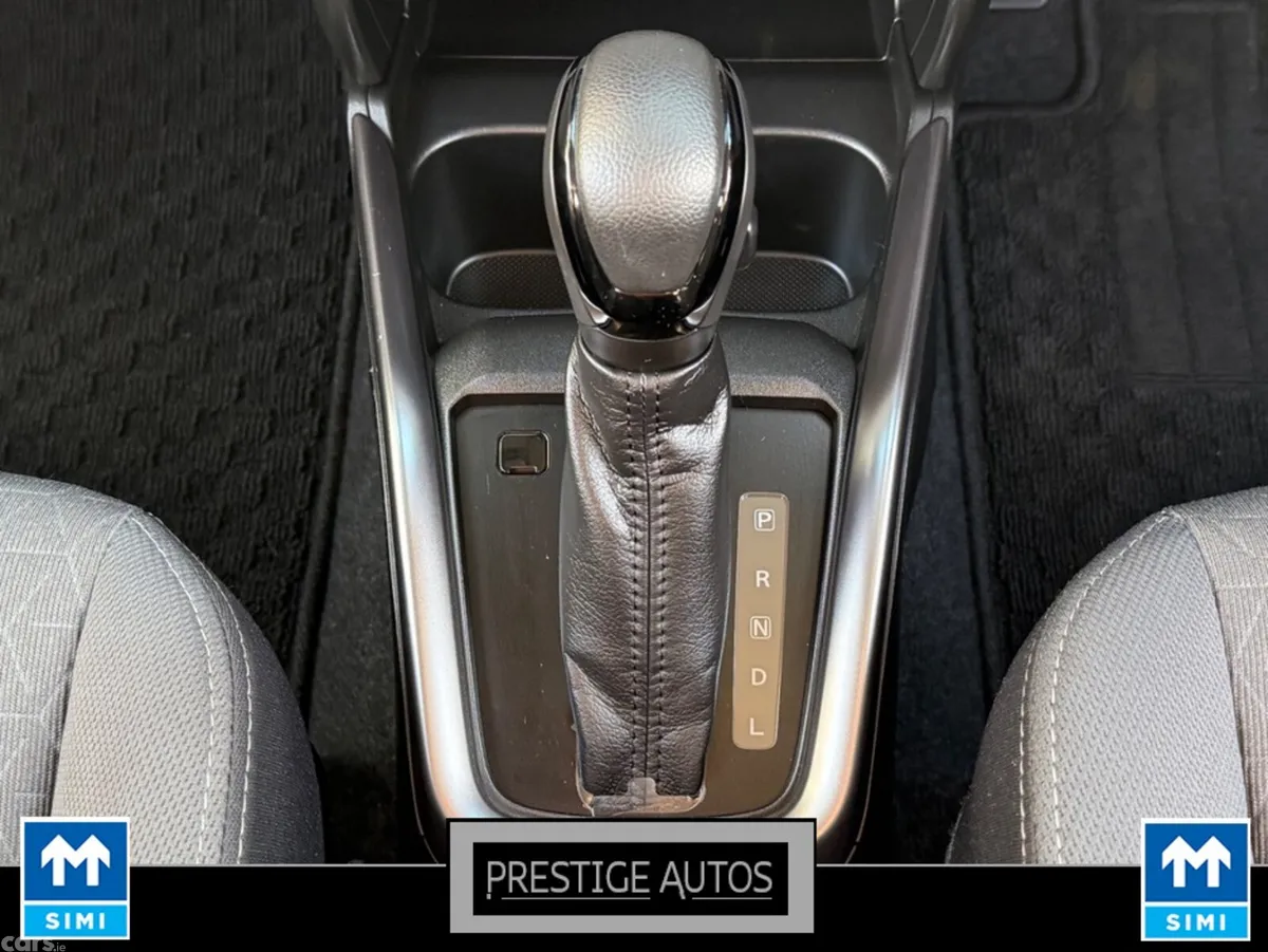 Suzuki Swift Hatchback, Petrol Hybrid, 2023, Silver