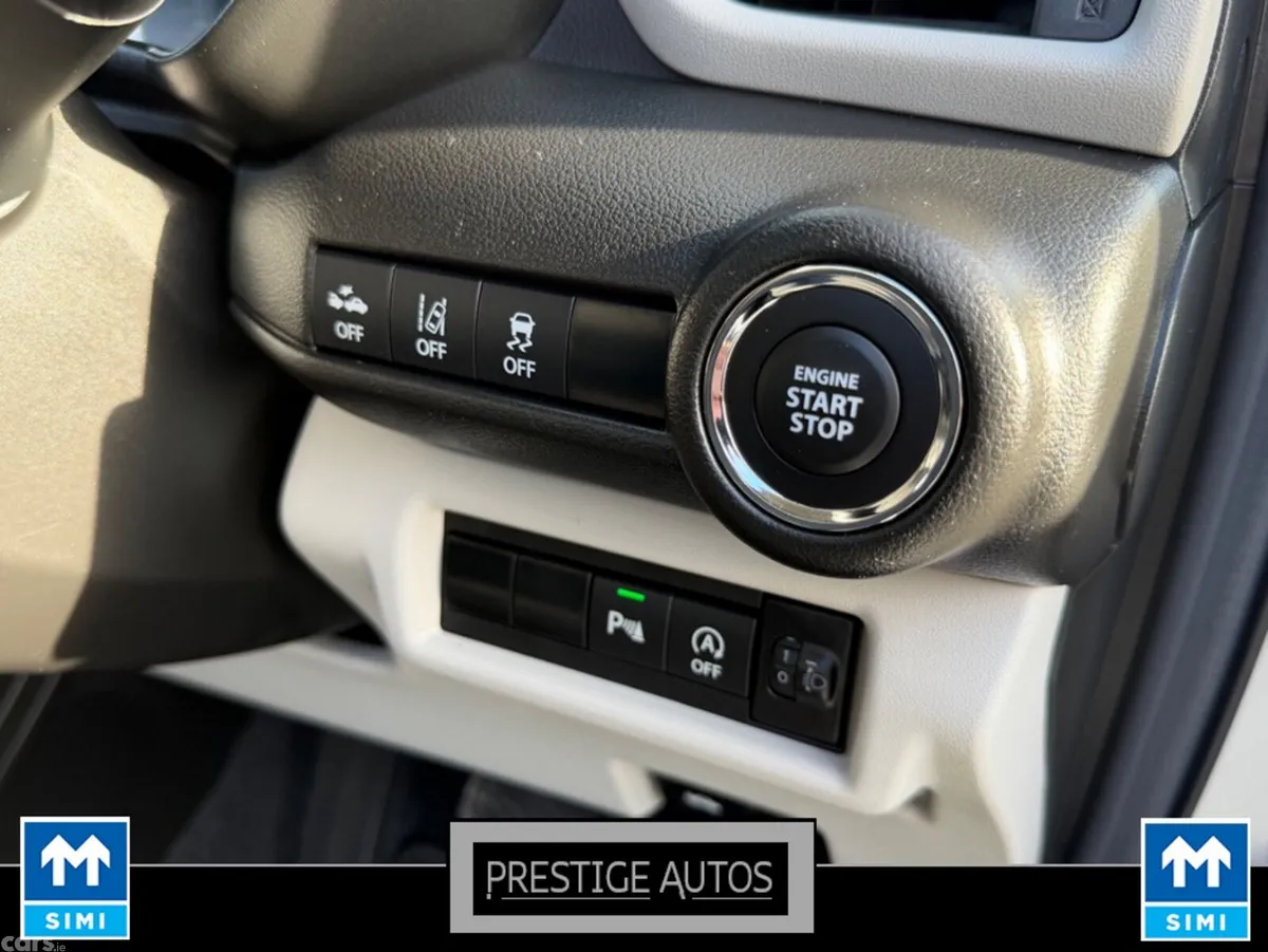 Suzuki Swift Hatchback, Petrol Hybrid, 2023, Silver