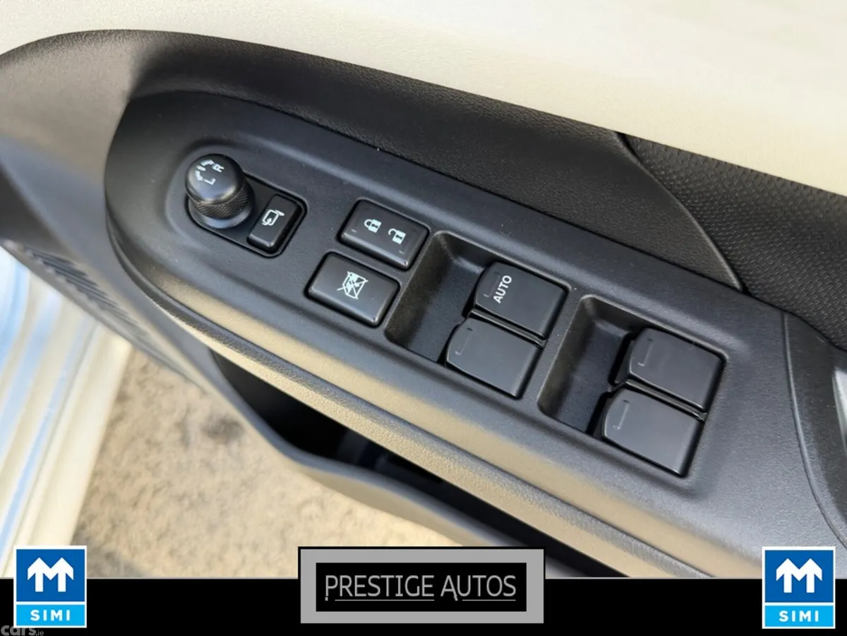 Suzuki Swift Hatchback, Petrol Hybrid, 2023, Silver