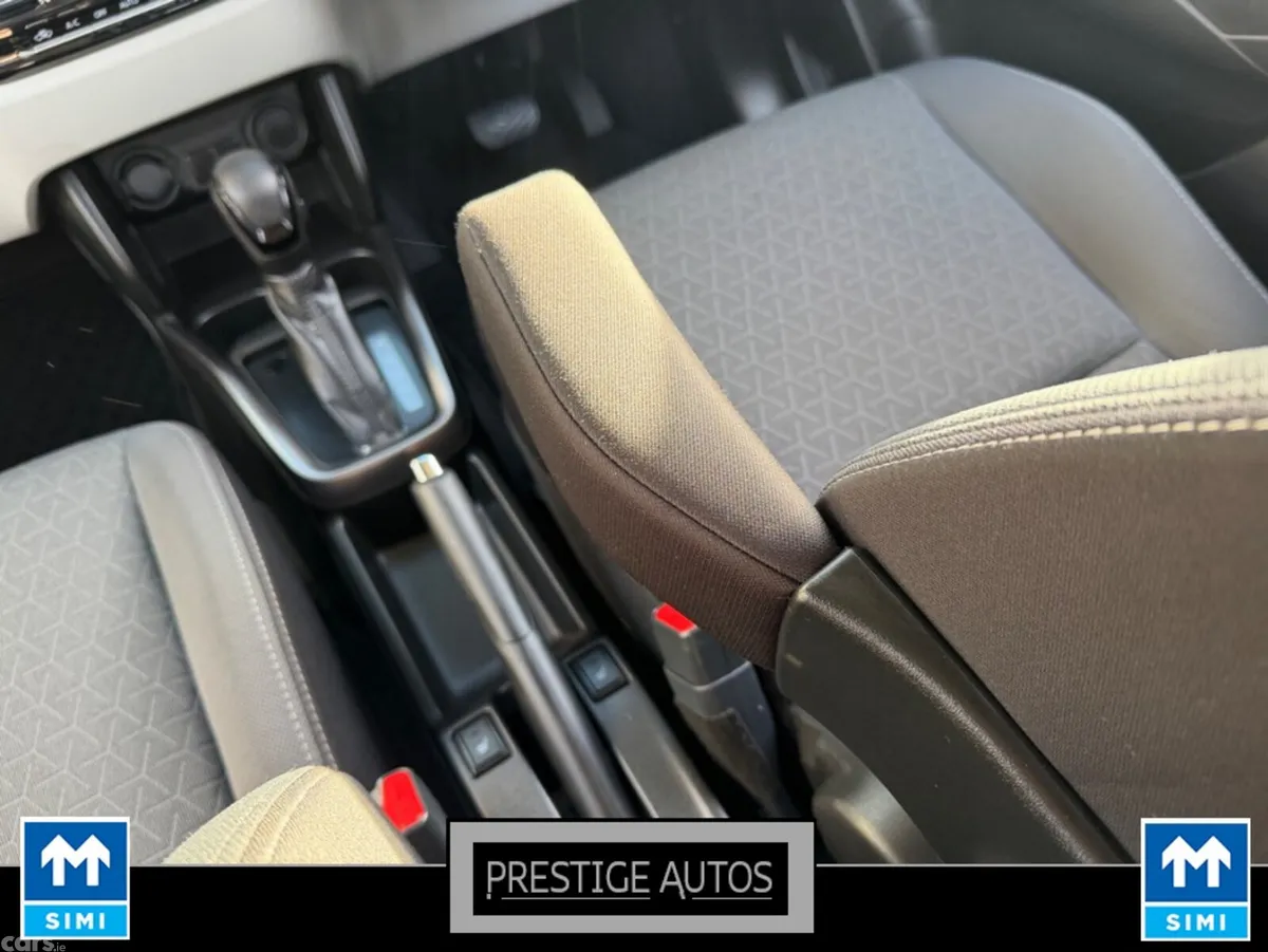 Suzuki Swift Hatchback, Petrol Hybrid, 2023, Silver