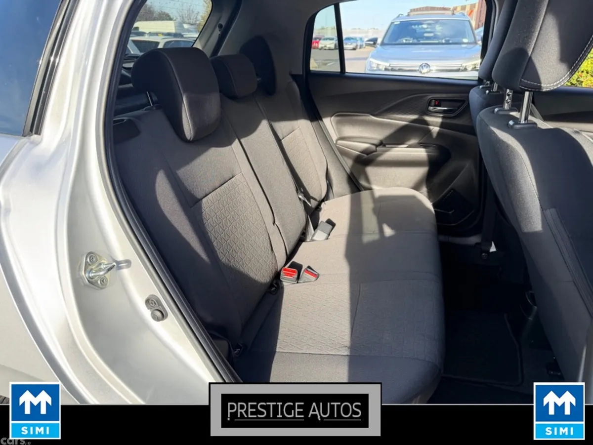 Suzuki Swift Hatchback, Petrol Hybrid, 2023, Silver