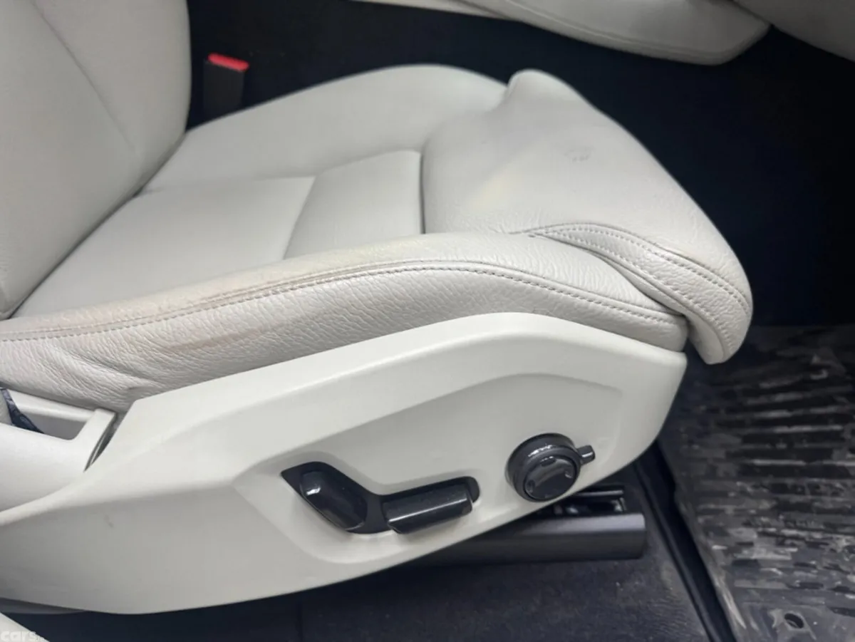 Volvo XC90 SUV, Petrol Plug-in Hybrid, 2023, White