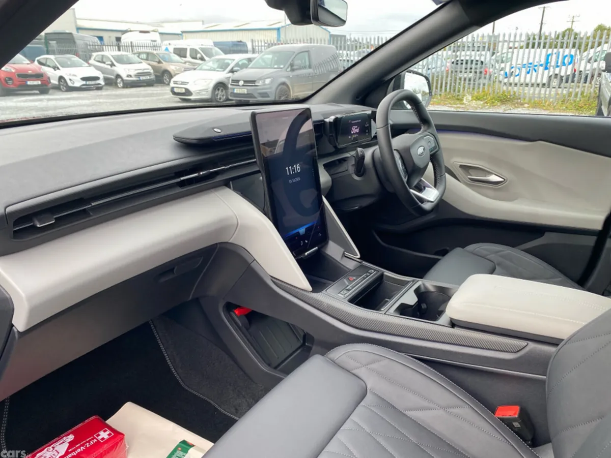 Ford Explorer SUV, Electric, 2026, Grey