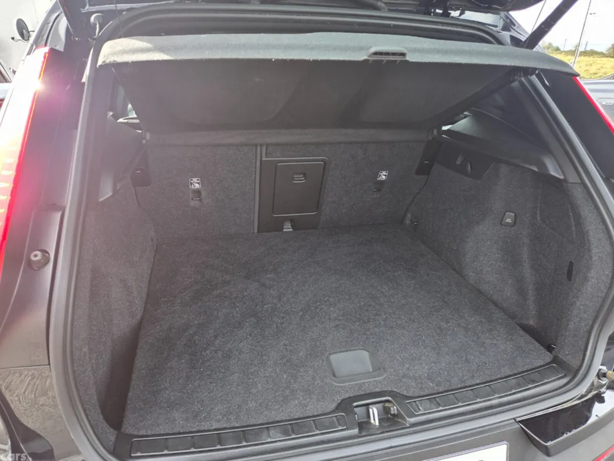 Volvo XC40 Estate, Petrol Plug-in Hybrid, 2023, Black