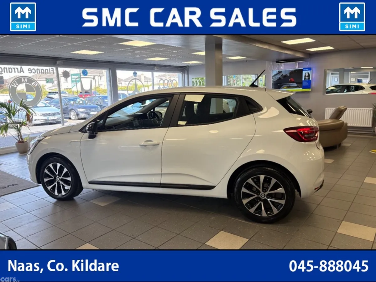Renault Clio Hatchback, Petrol, 2023, White