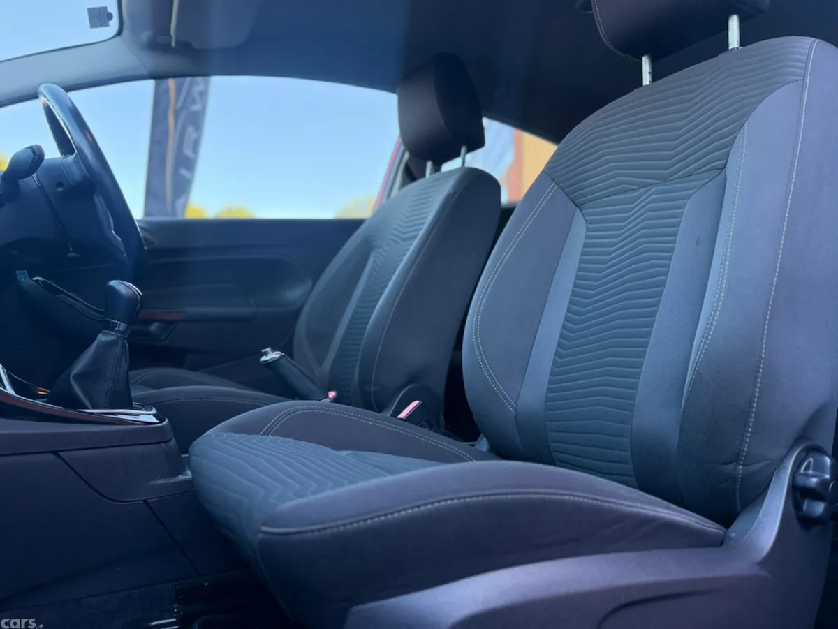 Ford Fiesta Hatchback, Petrol, 2016, Red