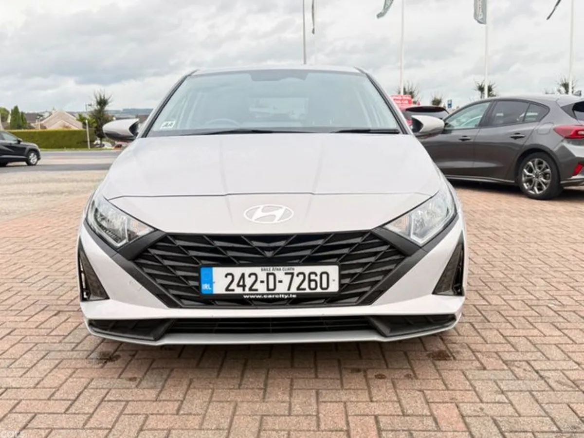 Hyundai i20 Hatchback, Petrol, 2024, Grey