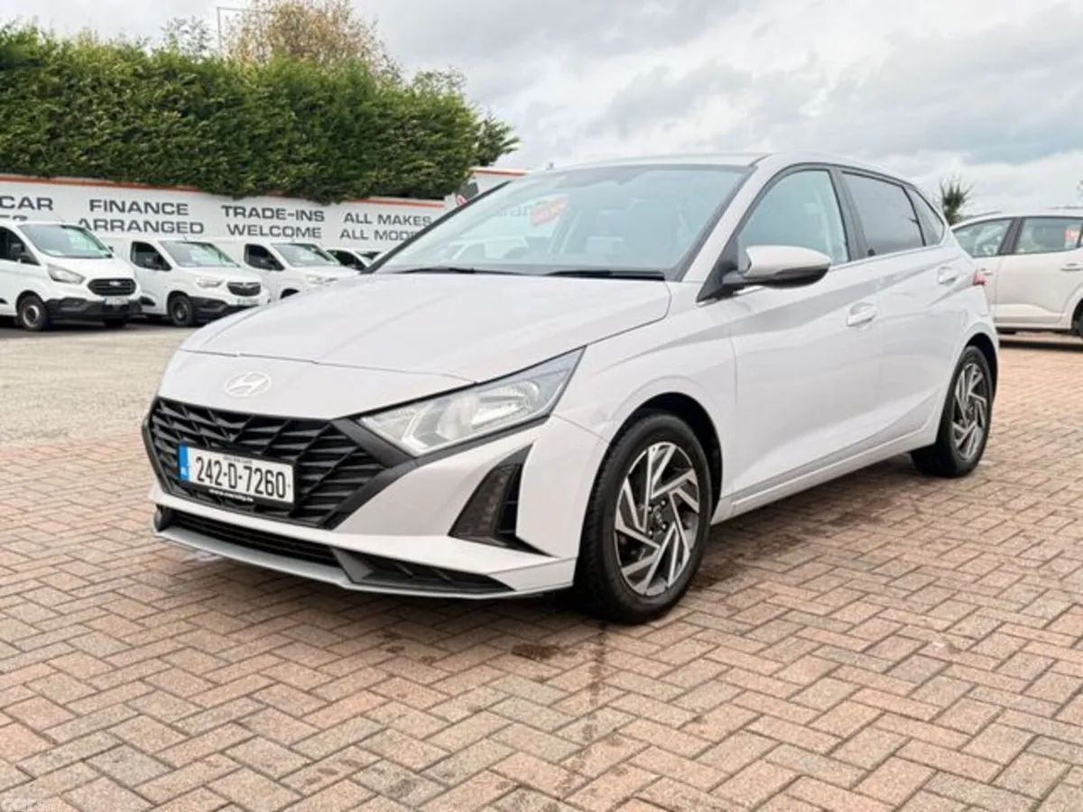 Hyundai i20 Hatchback, Petrol, 2024, Grey
