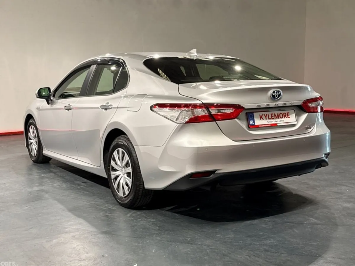 Toyota Camry Saloon, Petrol Hybrid, 2020, Silver