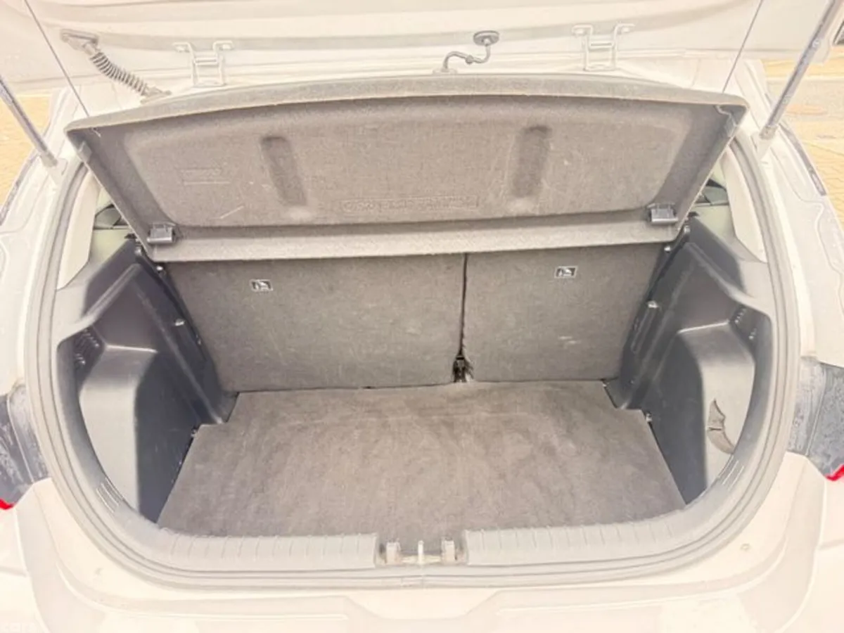 Hyundai i20 Hatchback, Petrol, 2024, Grey