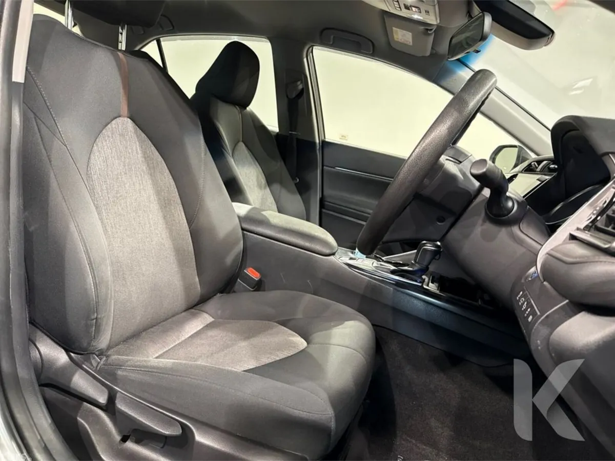 Toyota Camry Saloon, Petrol Hybrid, 2020, Silver