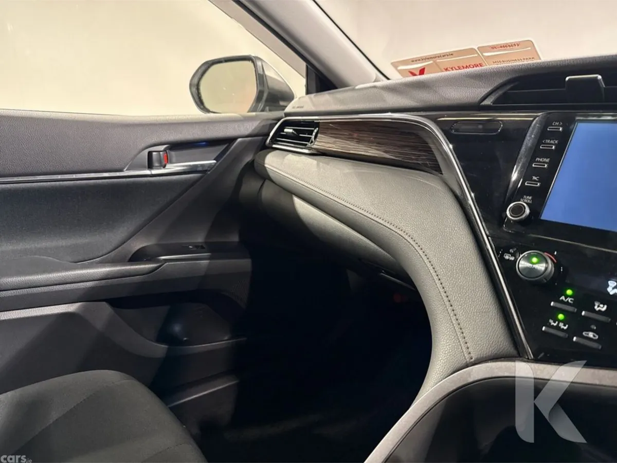 Toyota Camry Saloon, Petrol Hybrid, 2020, Silver