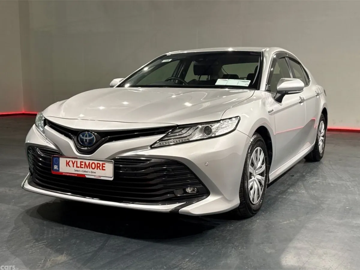 Toyota Camry Saloon, Petrol Hybrid, 2020, Silver