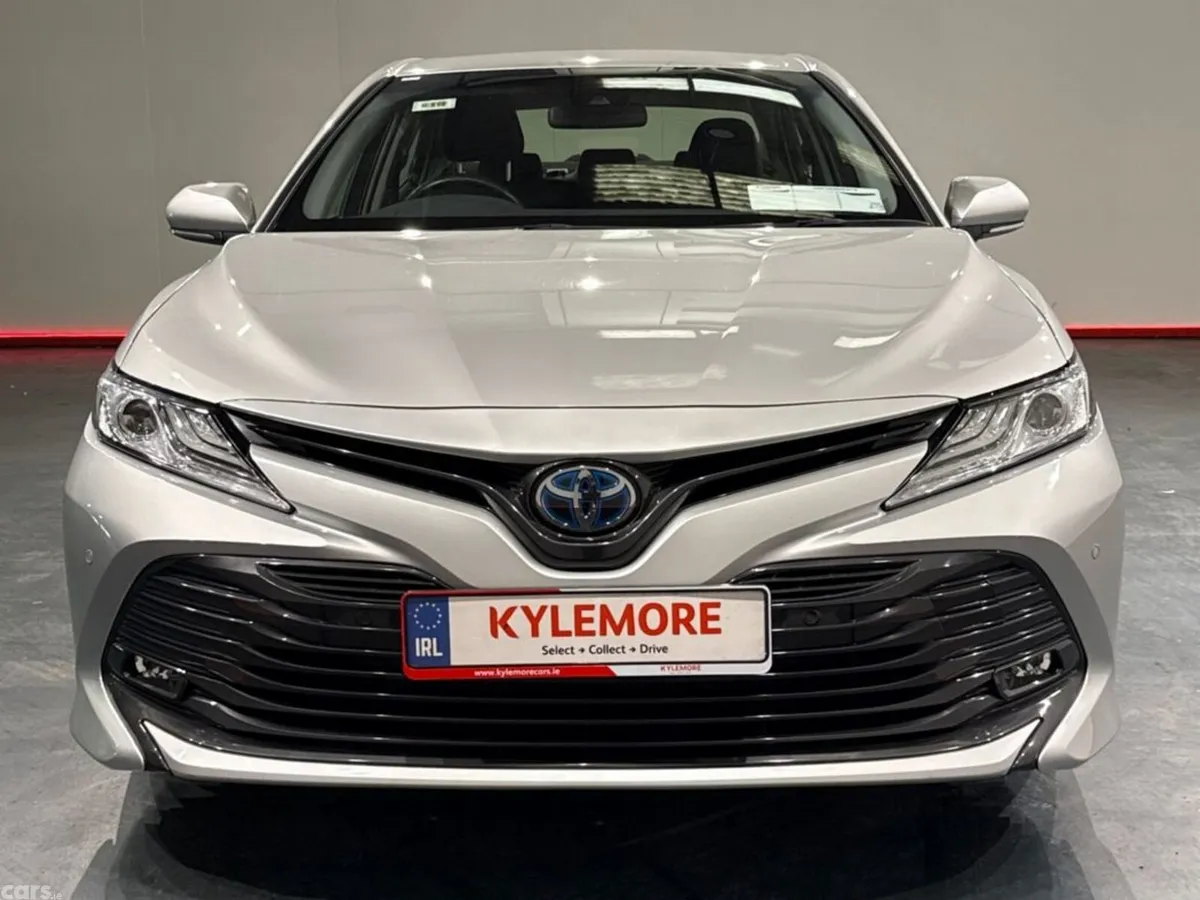 Toyota Camry Saloon, Petrol Hybrid, 2020, Silver