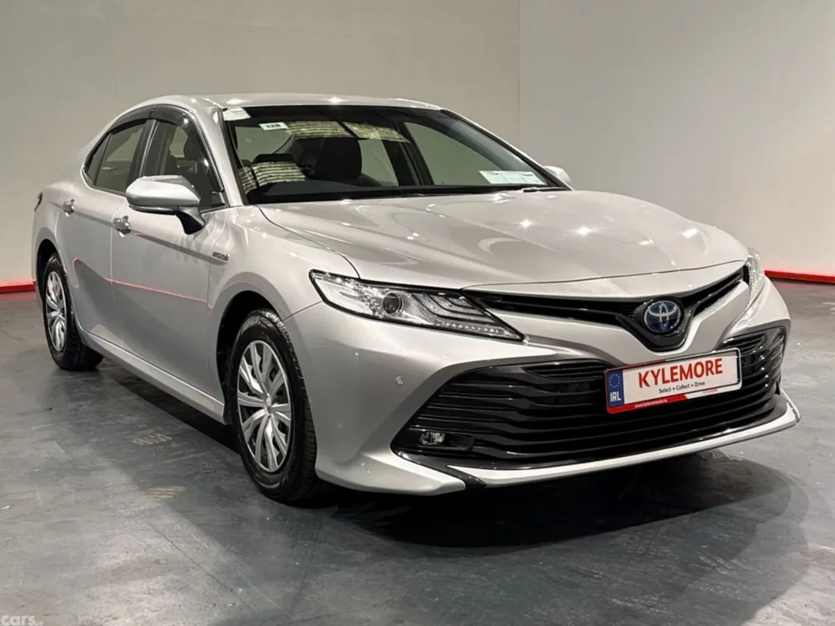 Toyota Camry Saloon, Petrol Hybrid, 2020, Silver