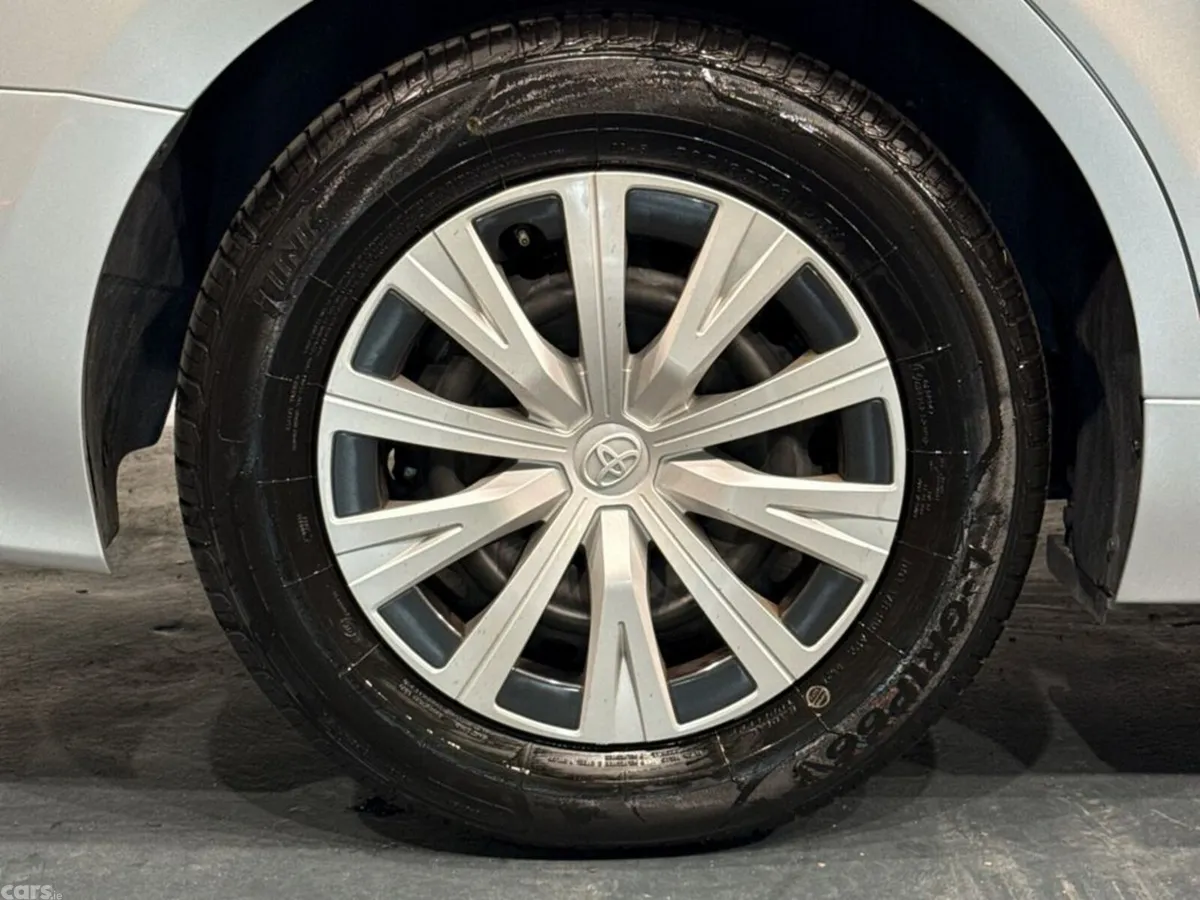 Toyota Camry Saloon, Petrol Hybrid, 2020, Silver