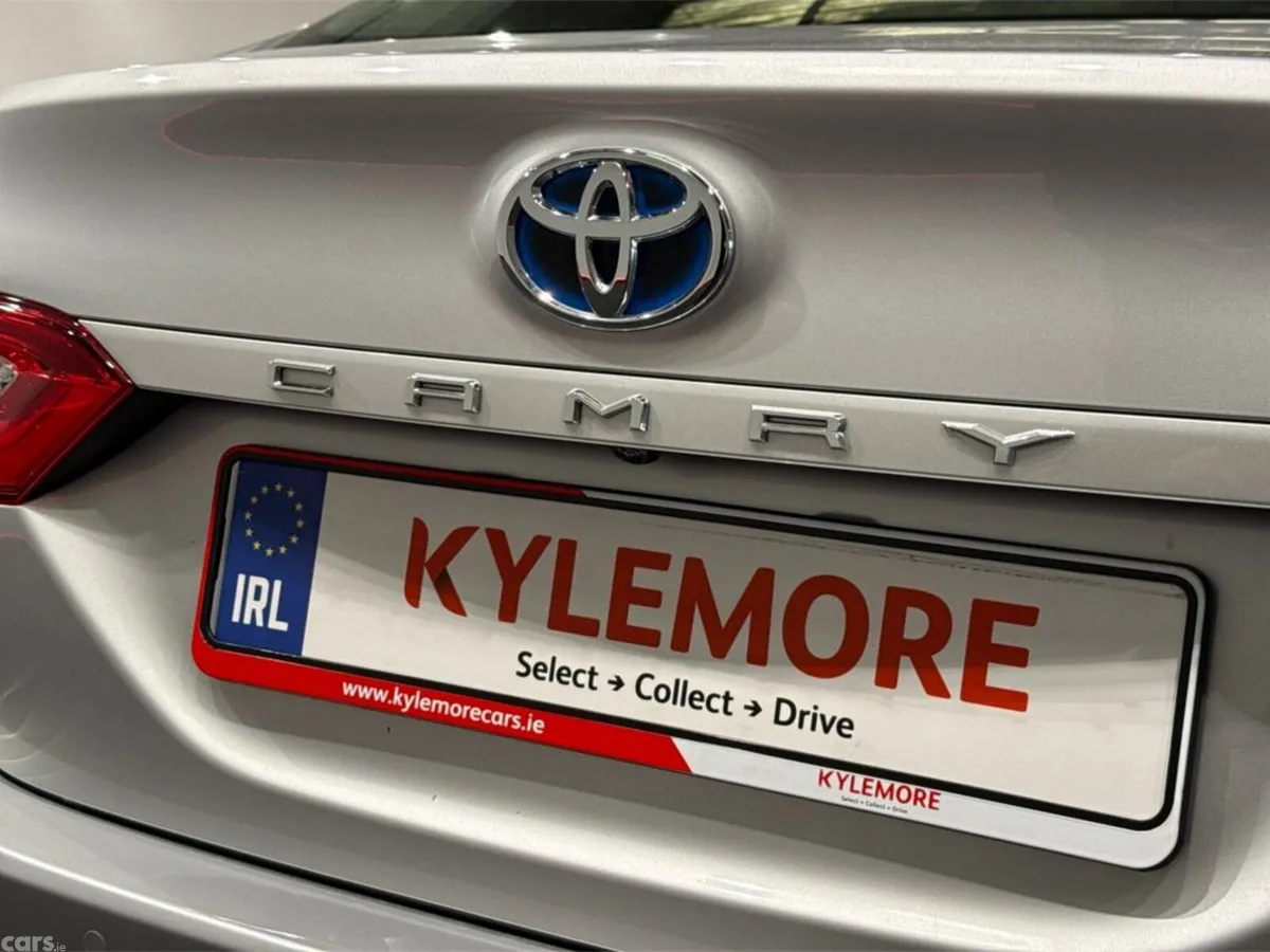 Toyota Camry Saloon, Petrol Hybrid, 2020, Silver