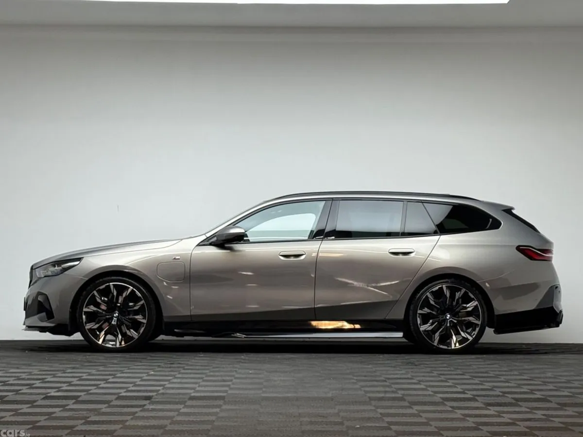 BMW 5-Series Estate, Petrol Plug-in Hybrid, 2025, Grey