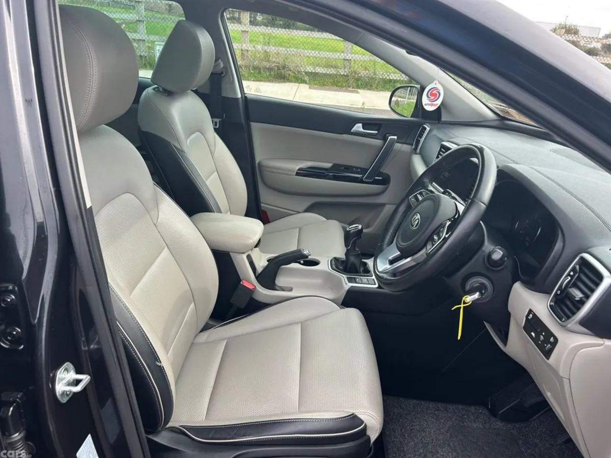 Kia Sportage SUV, Diesel Hybrid, 2021, Black