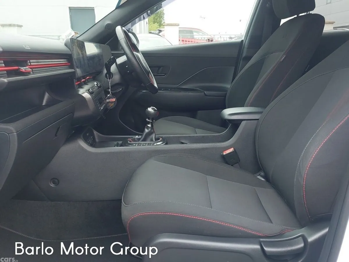 Hyundai KONA MPV, Petrol, 2023, White