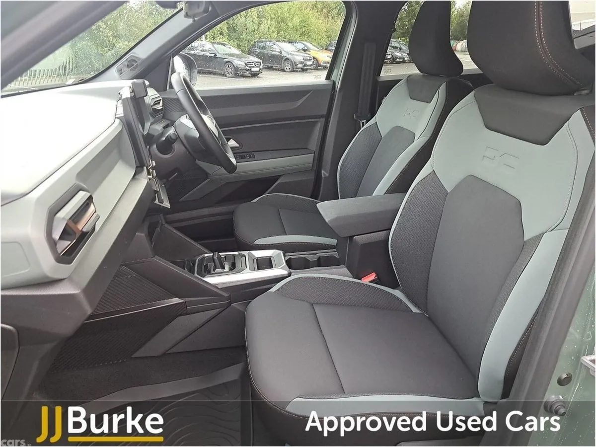 Dacia Duster SUV, Petrol Hybrid, 2026, Grey
