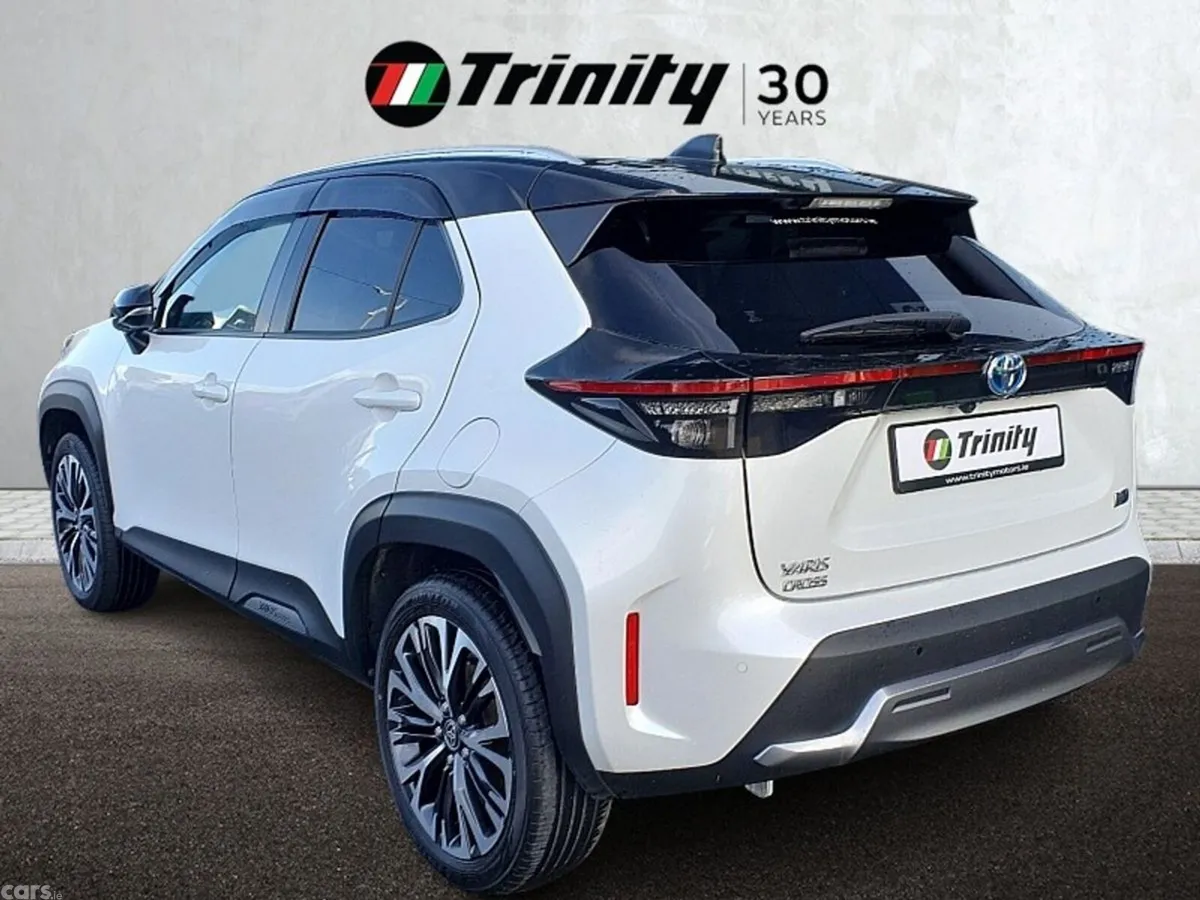 Toyota Yaris Cross Hatchback, Petrol Hybrid, 2023, White