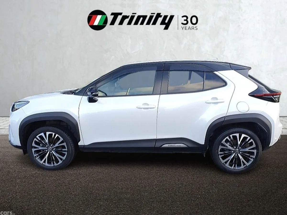 Toyota Yaris Cross Hatchback, Petrol Hybrid, 2023, White