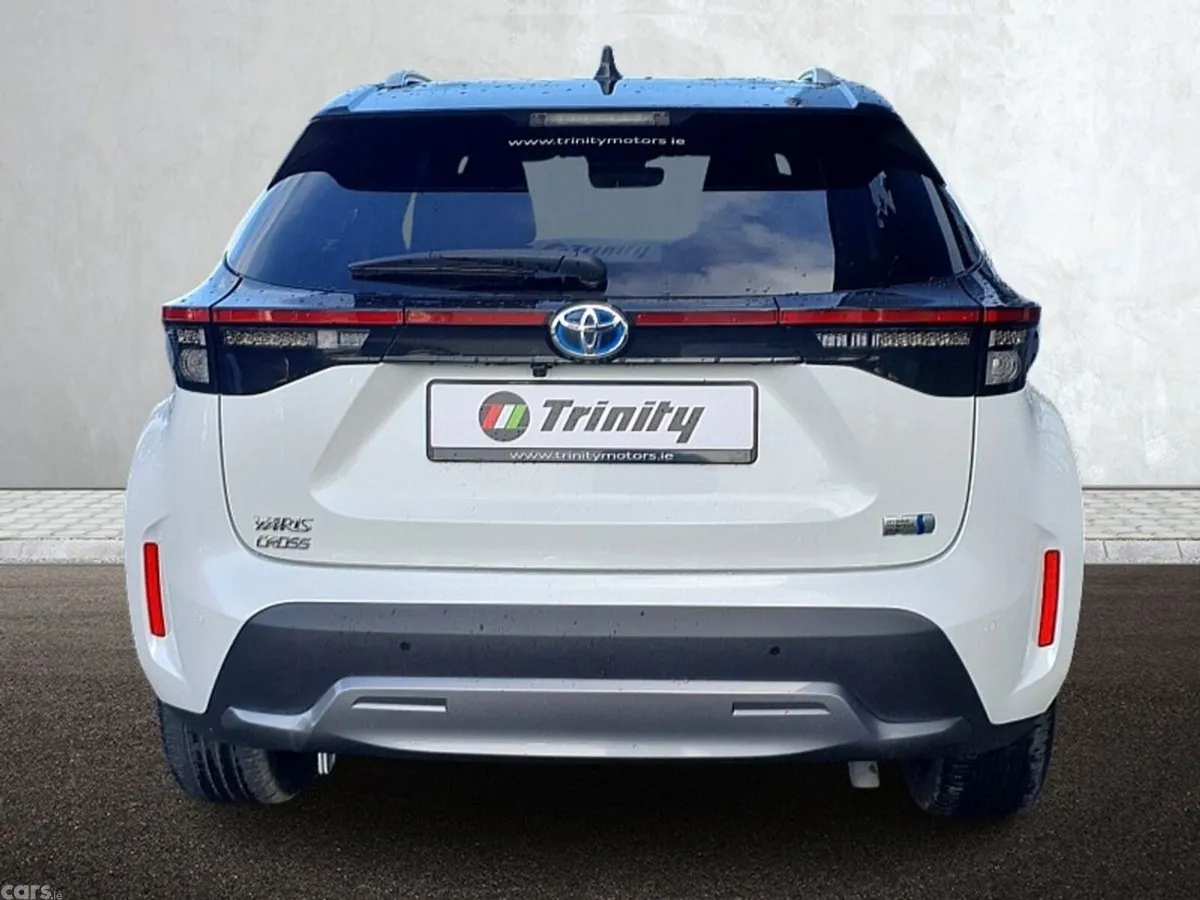 Toyota Yaris Cross Hatchback, Petrol Hybrid, 2023, White