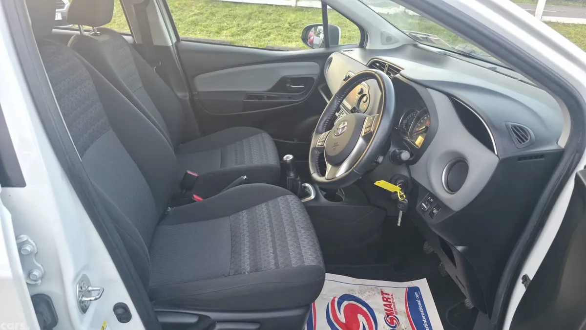 Toyota Yaris Hatchback, Petrol, 2016, White