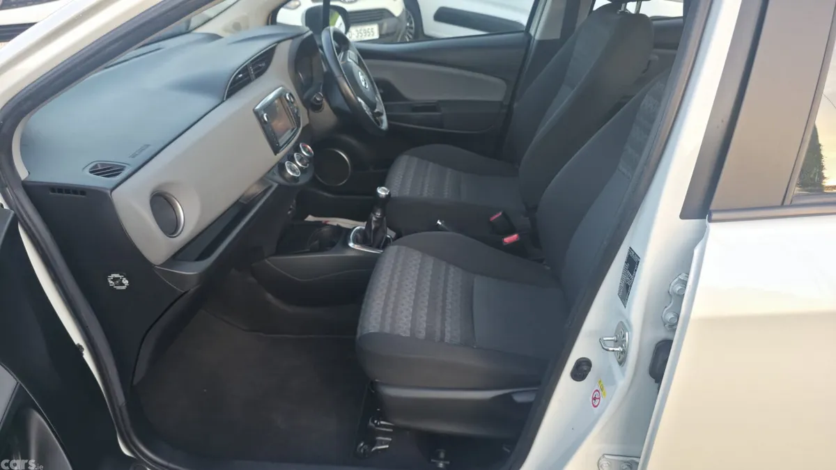 Toyota Yaris Hatchback, Petrol, 2016, White