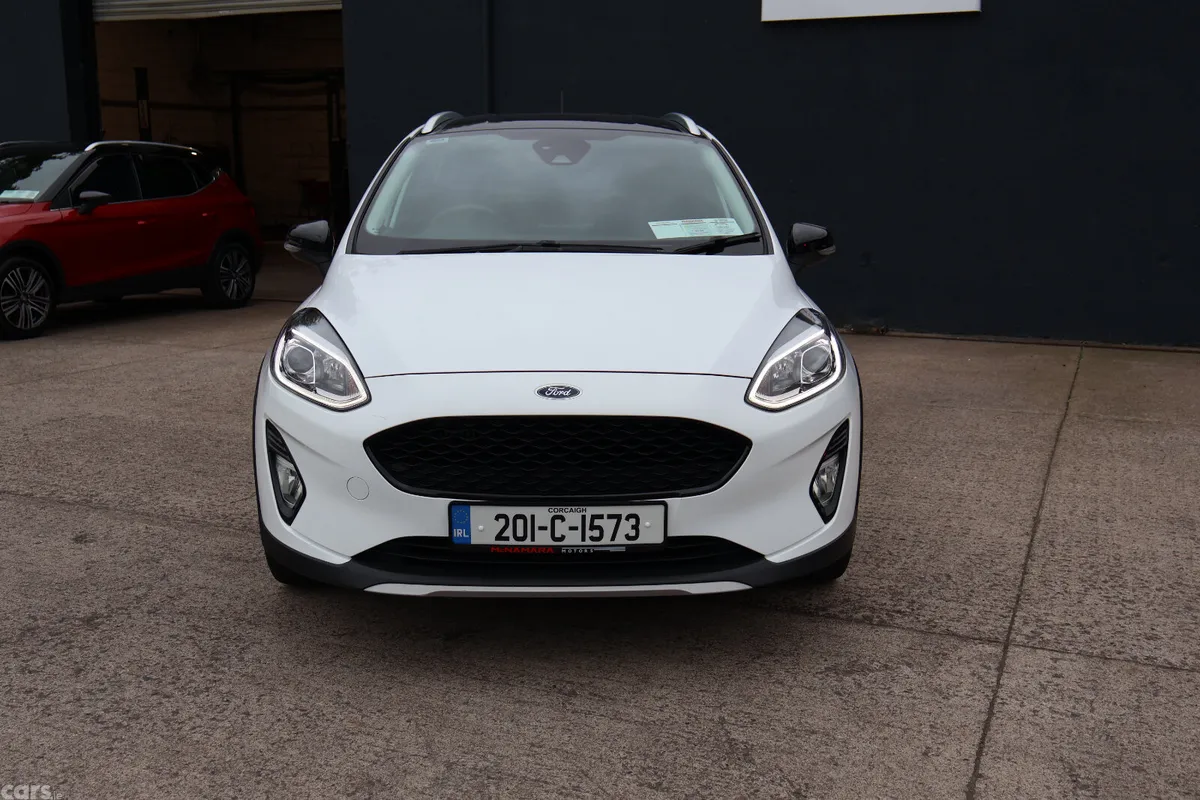 Ford Fiesta Hatchback, Petrol, 2020, White
