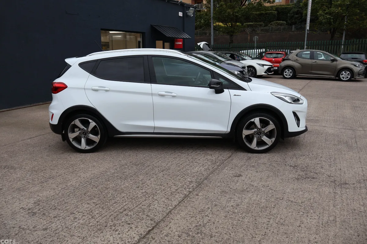 Ford Fiesta Hatchback, Petrol, 2020, White