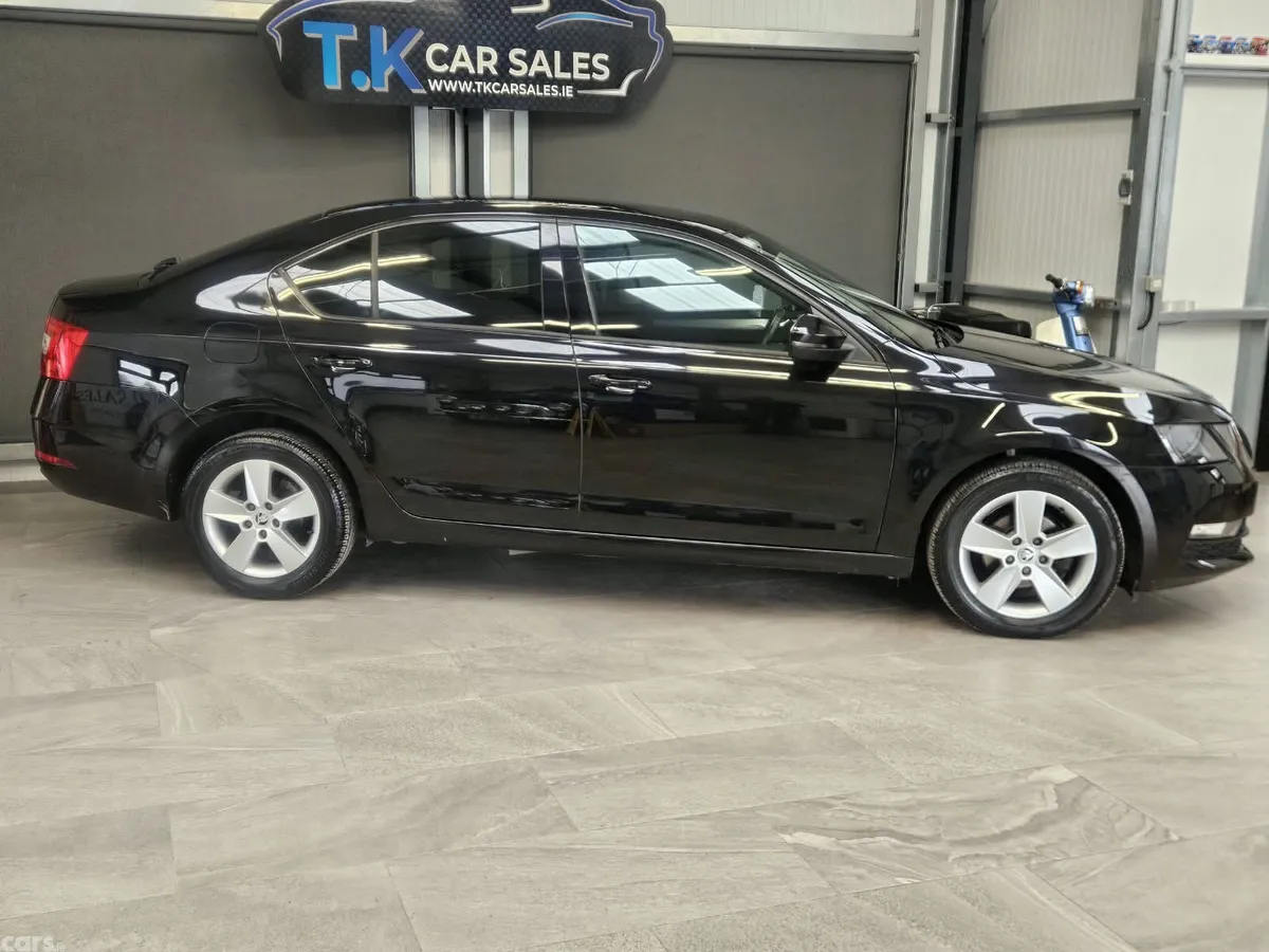 Skoda Octavia Hatchback, Diesel, 2019, Black