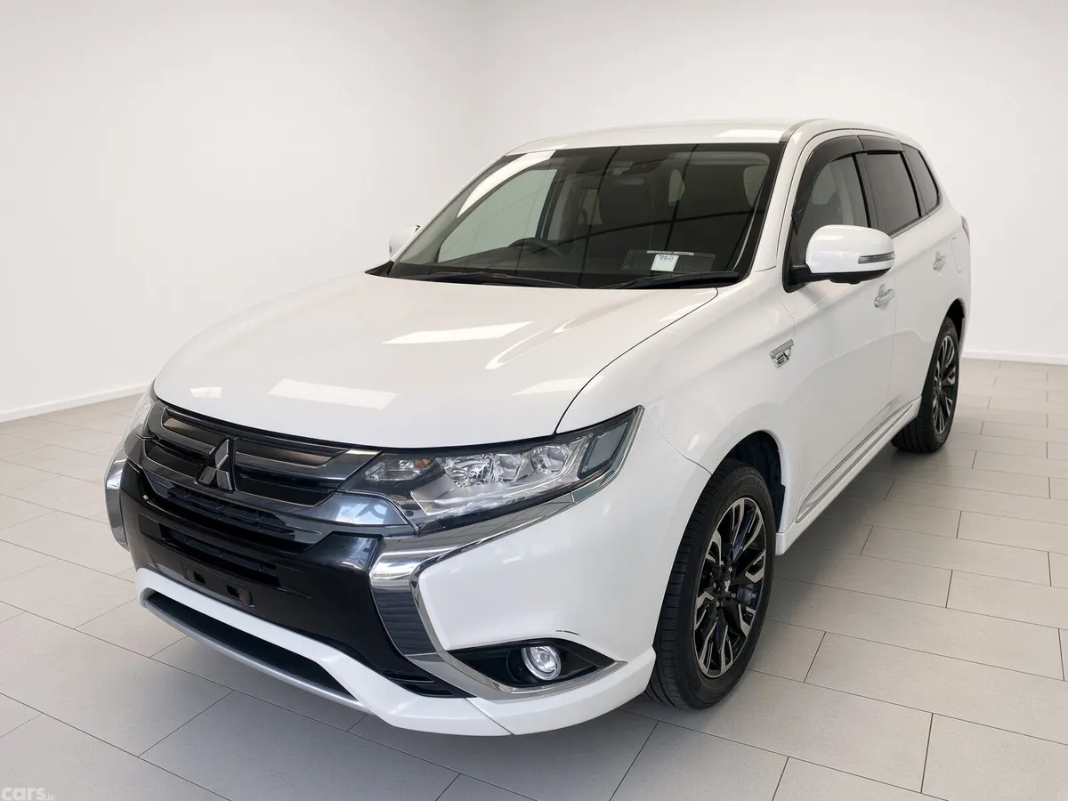 Mitsubishi Outlander SUV, Petrol Plug-in Hybrid, 2017, White