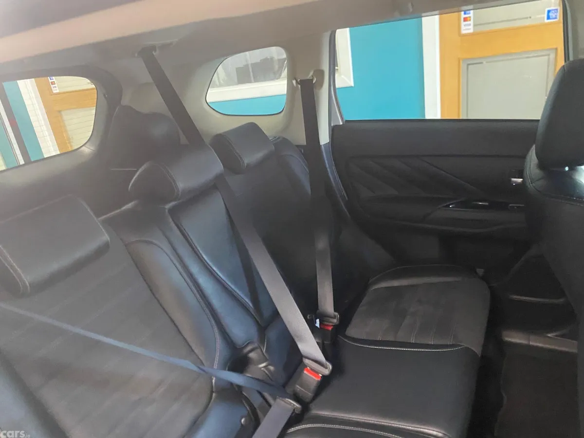 Mitsubishi Outlander SUV, Petrol Plug-in Hybrid, 2017, White