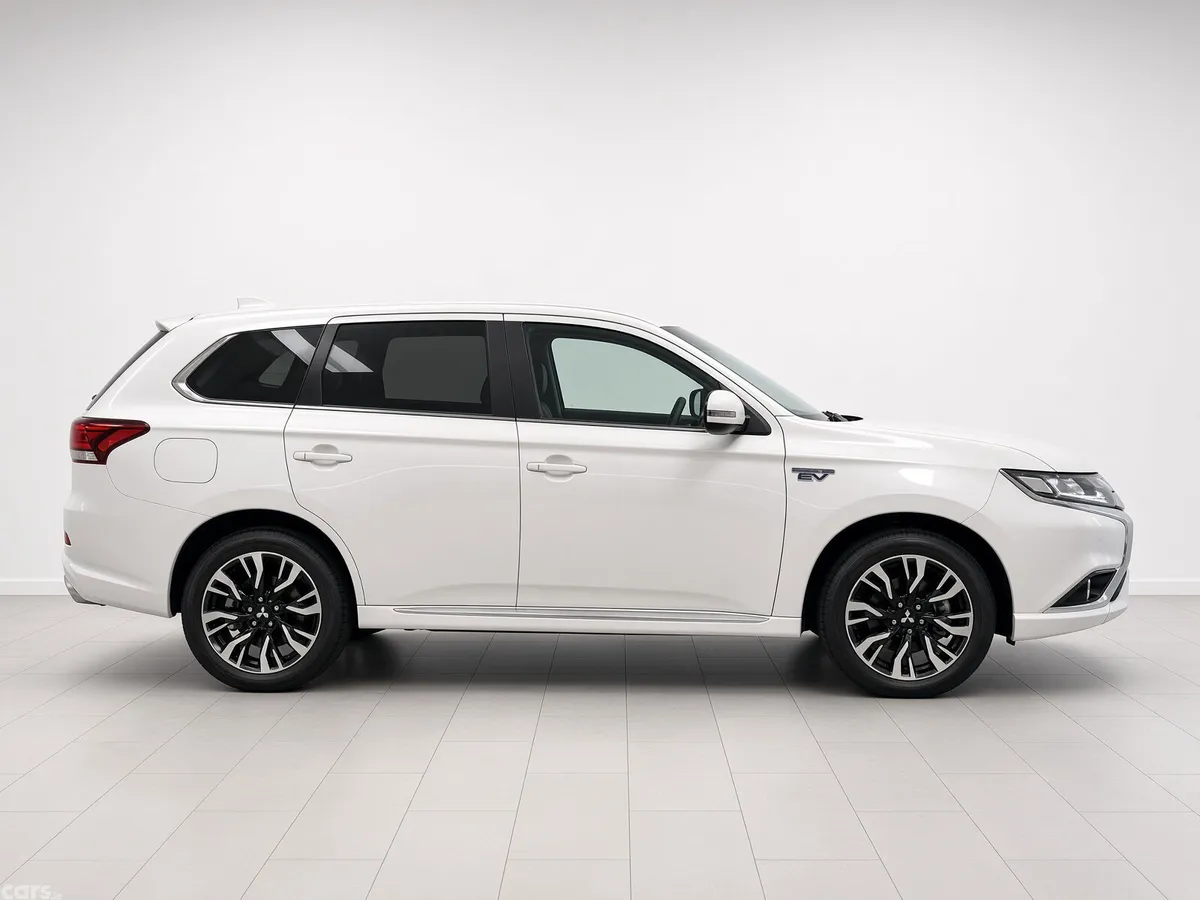 Mitsubishi Outlander SUV, Petrol Plug-in Hybrid, 2017, White