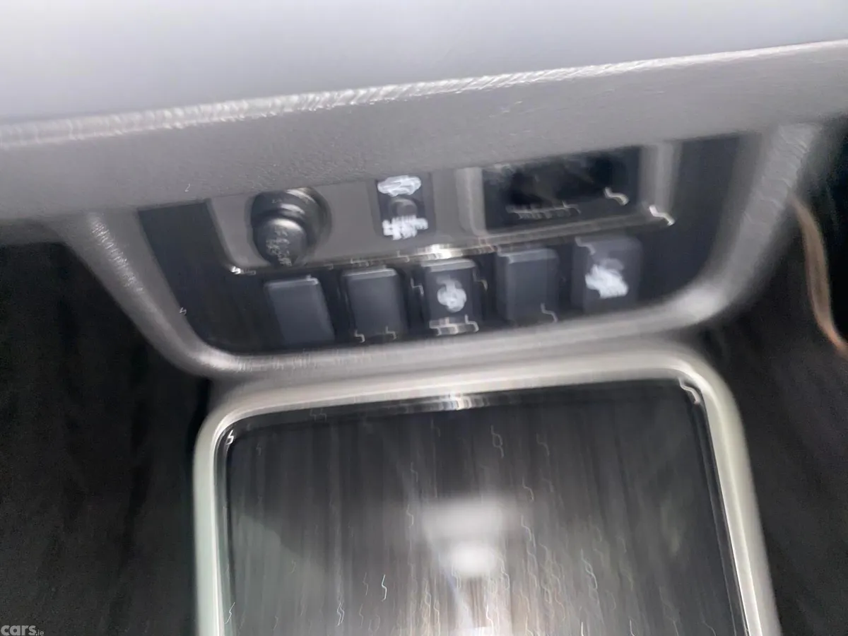Mitsubishi Outlander SUV, Petrol Plug-in Hybrid, 2017, White