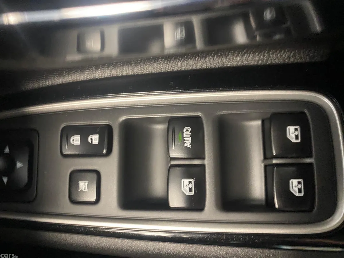 Mitsubishi Outlander SUV, Petrol Plug-in Hybrid, 2017, White