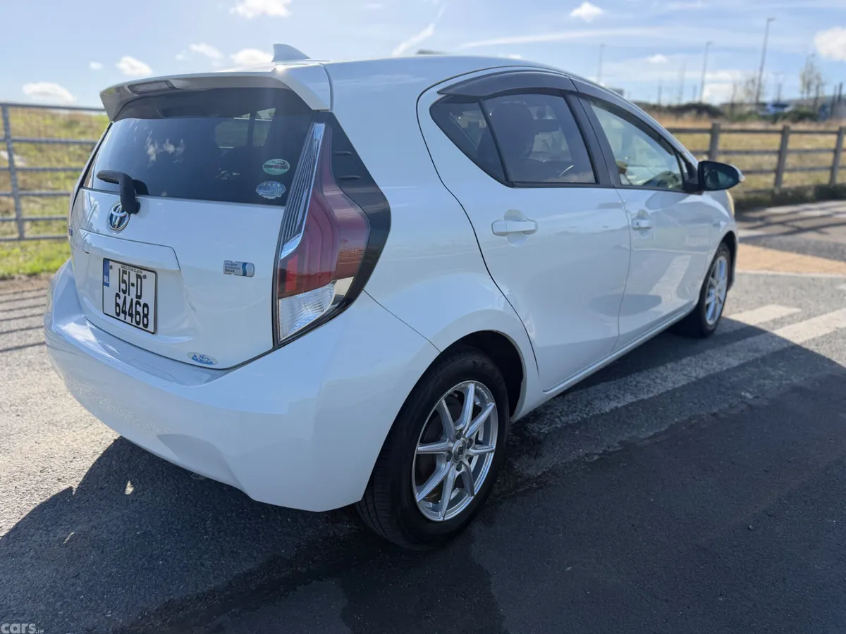 Toyota Aqua Hatchback, Petrol Hybrid, 2015, White
