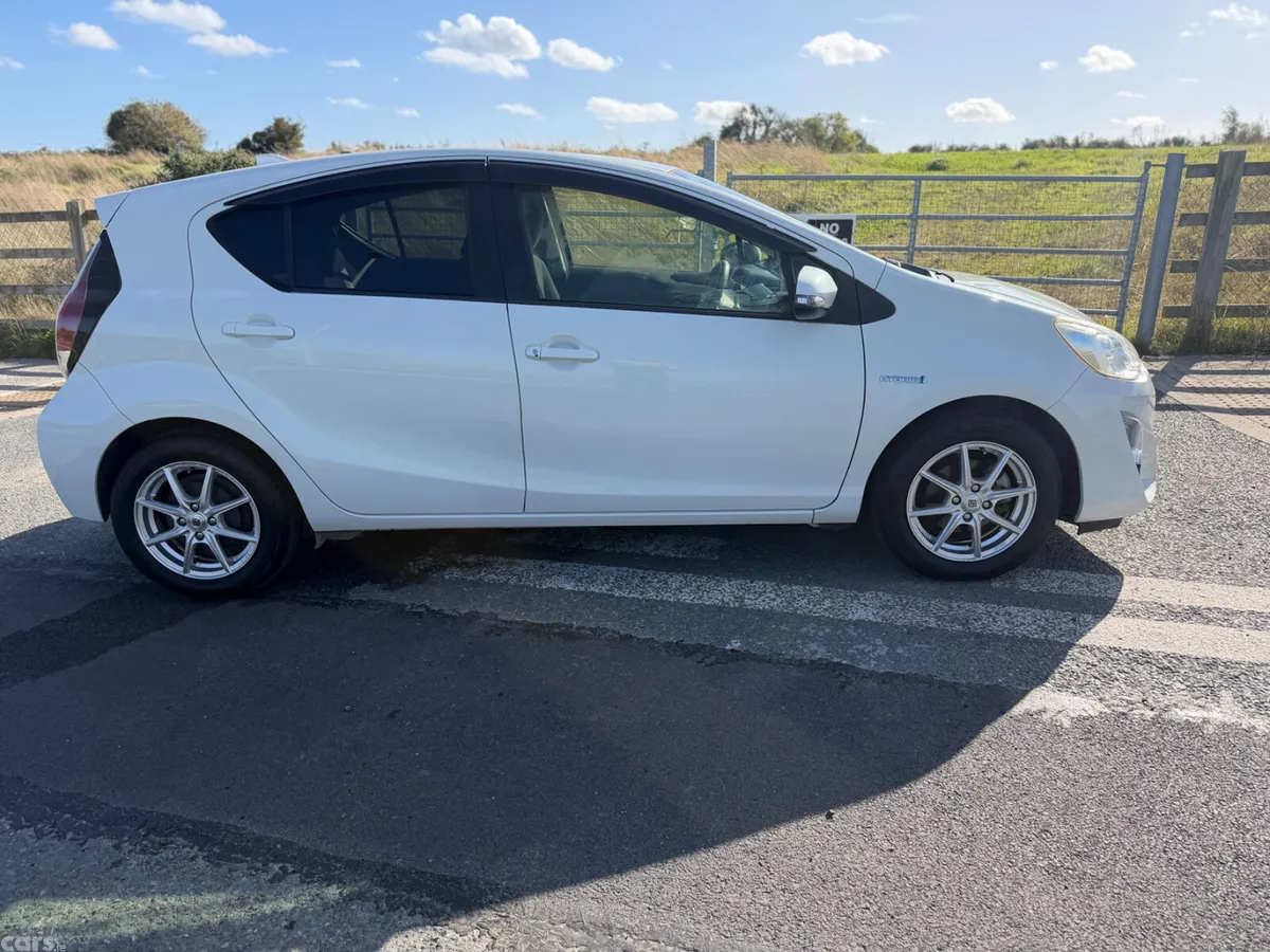 Toyota Aqua Hatchback, Petrol Hybrid, 2015, White