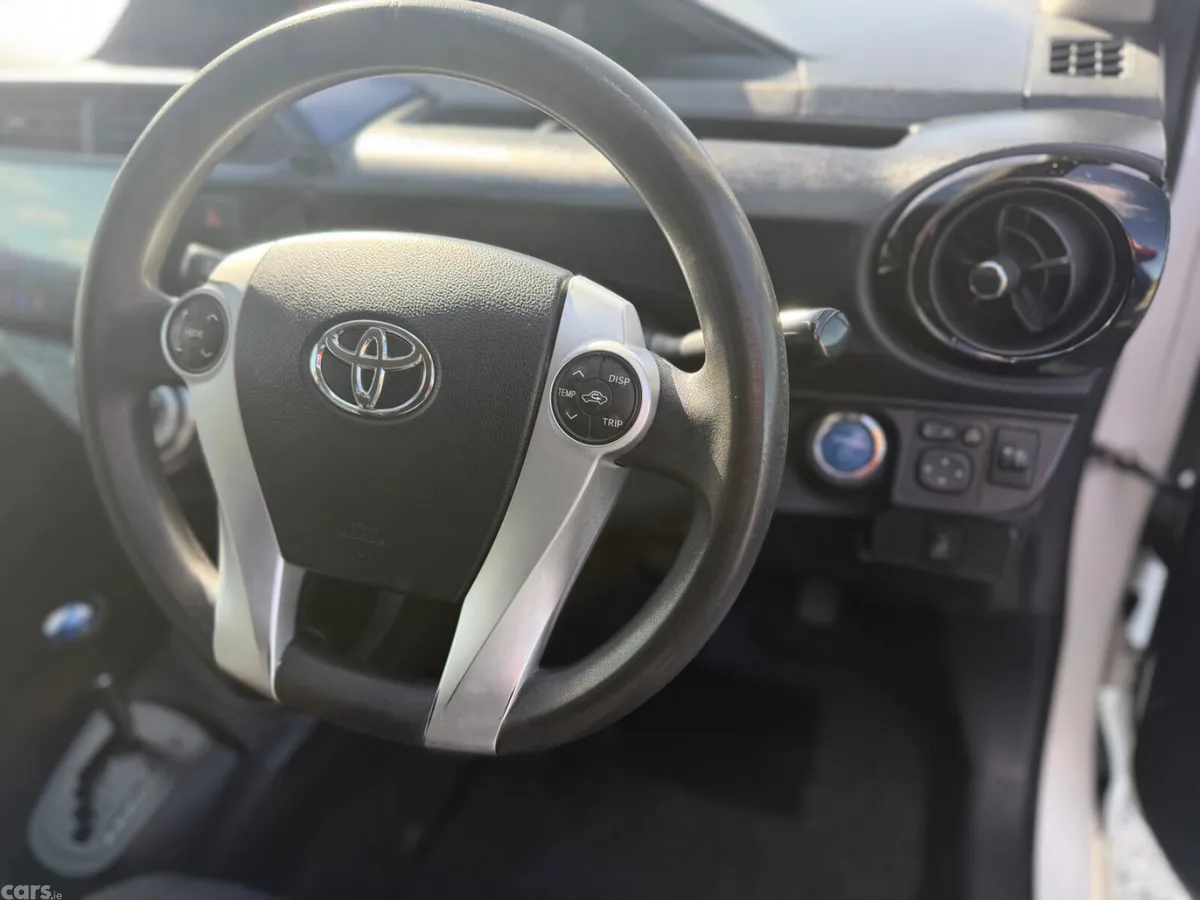Toyota Aqua Hatchback, Petrol Hybrid, 2015, White