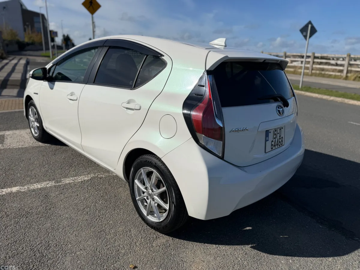 Toyota Aqua Hatchback, Petrol Hybrid, 2015, White