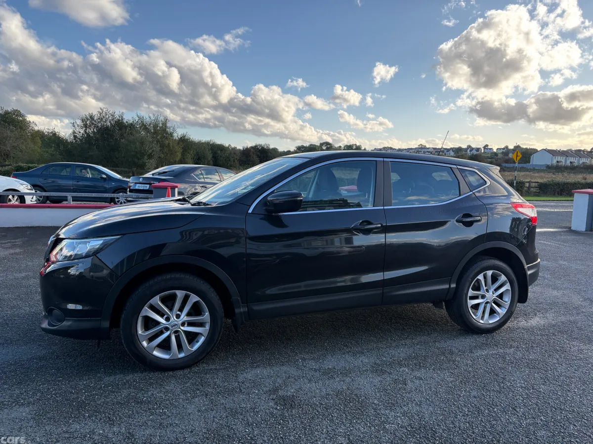 Nissan Qashqai Hatchback, Diesel, 2015, Black