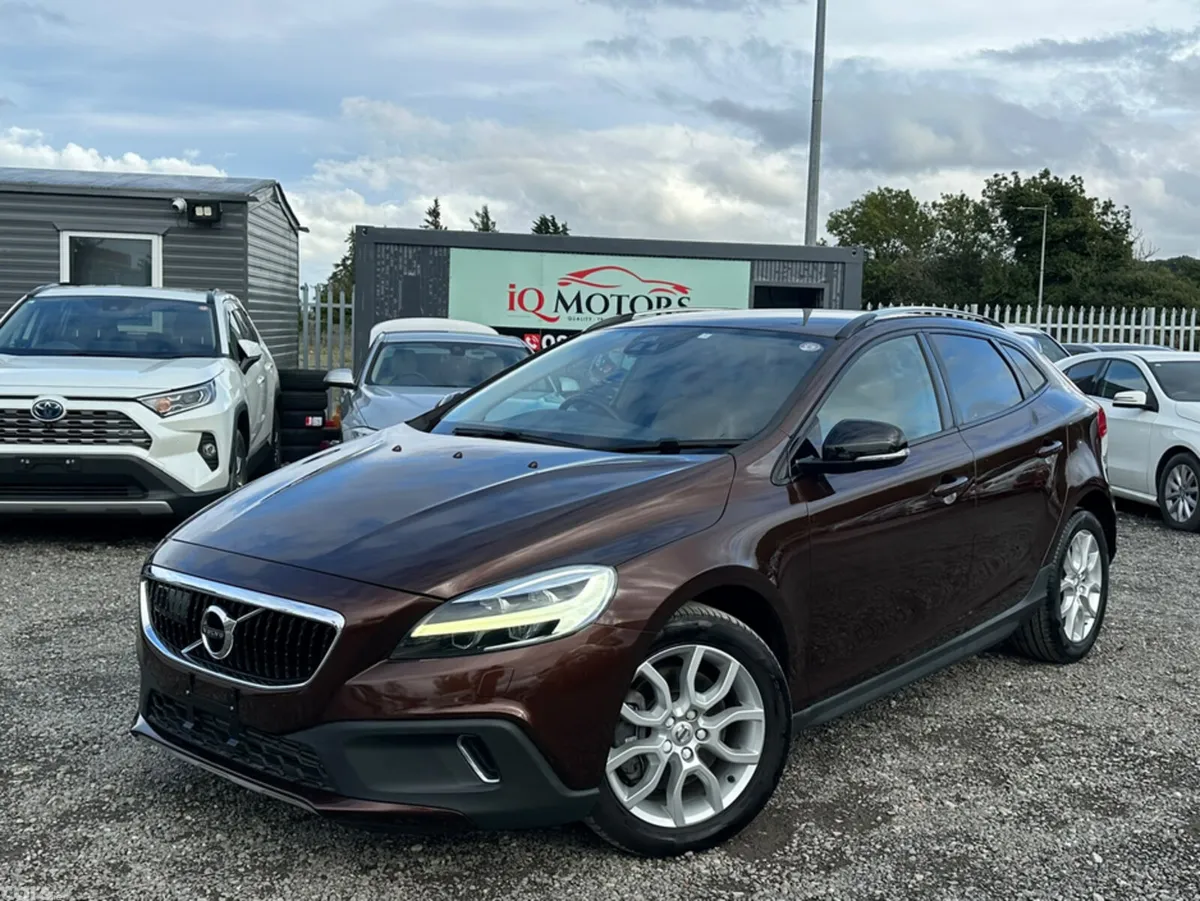 Volvo V40 Hatchback, Diesel, 2018, Brown