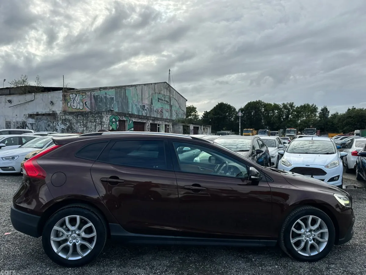 Volvo V40 Hatchback, Diesel, 2018, Brown