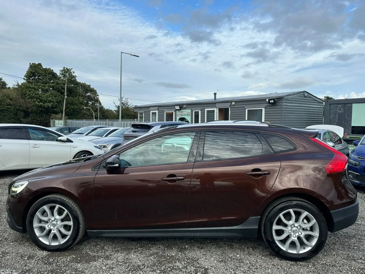Volvo V40 Hatchback, Diesel, 2018, Brown